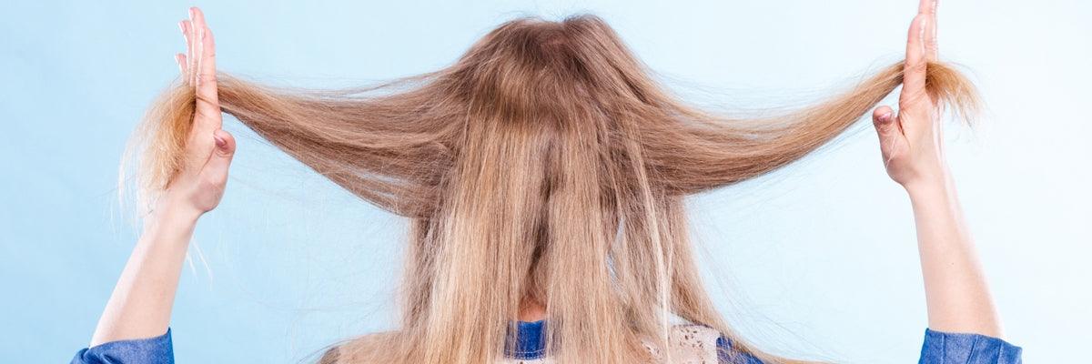 4 étapes pour prévenir les cheveux secs et abîmés