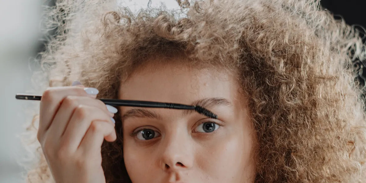 Obtenez des sourcils épais : Voici comment