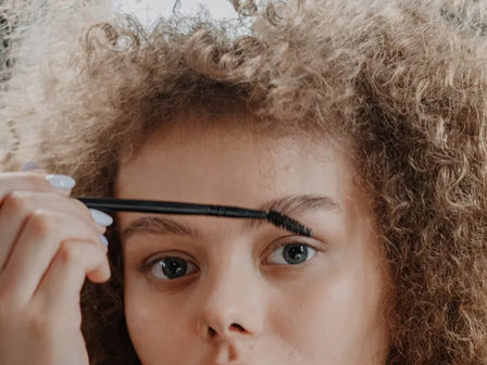 Obtenez des sourcils épais : Voici comment