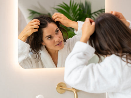 Recessione dei capelli nelle donne: Cause e opzioni di trattamento