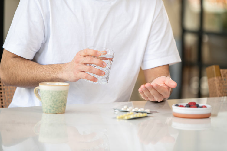 Suplementos nutricionais contra a queda de cabelo: Foligain em cápsulas vs. Neofollics em comprimidos