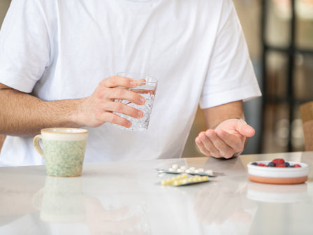 Suplementos nutricionais contra a queda de cabelo: Foligain em cápsulas vs. Neofollics em comprimidos